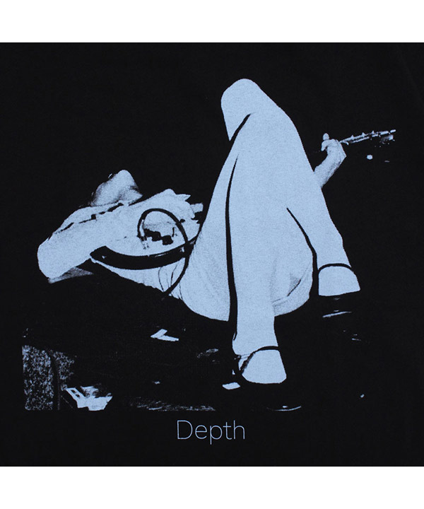 Depth TEE -BLACK-