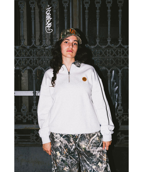 PATTERN COLLAR SWEAT