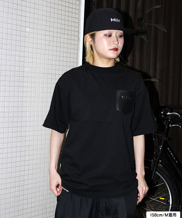 SQUARE STUDS TEE -ブラック-