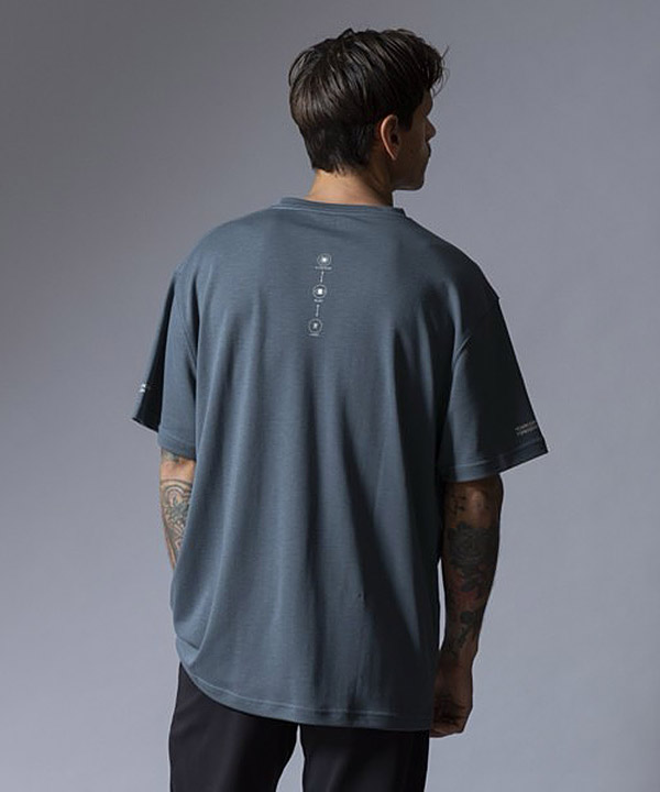 "TRIANGULAR" DriRelease TEE -SMOKE SAGE-