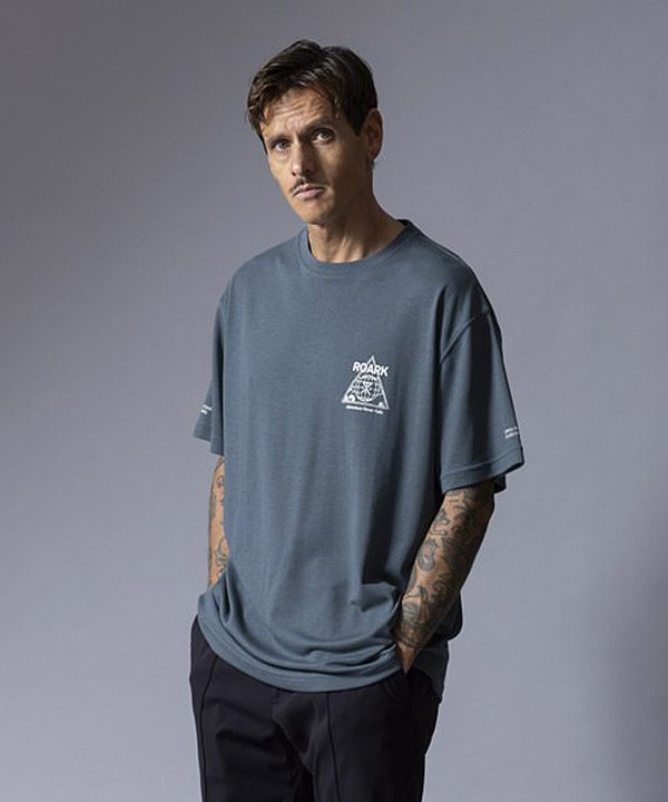 "TRIANGULAR" DriRelease TEE -SMOKE SAGE-